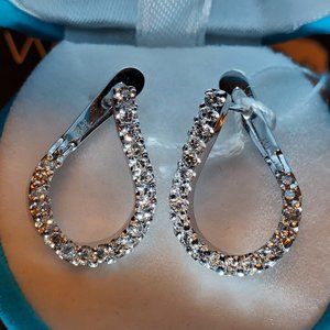 14K WHITE GOLD DIAMOND EARRINGS.